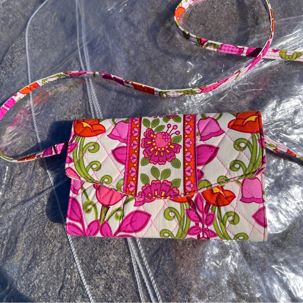 ⬇️💲Vera Bradley Women’s Crossbody Wallet Clutch Size Pink, White, Green, Orange